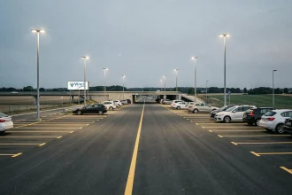 Parking de covoiturage Vinci Autoroutes à La Chapelle-Saint-Mesmin avec signalétique et places marquées au sol