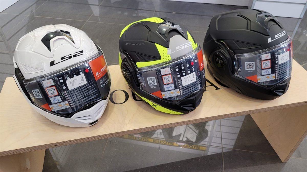 Plusieurs casques de moto à comparer selon le prix
